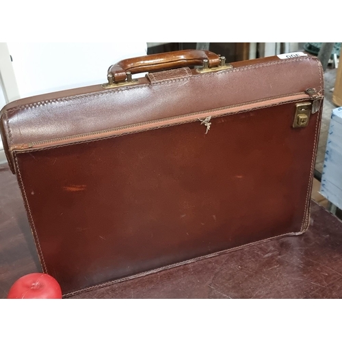 900 - A vintage brown leather brief case with brass hardware. In nice clean condition.