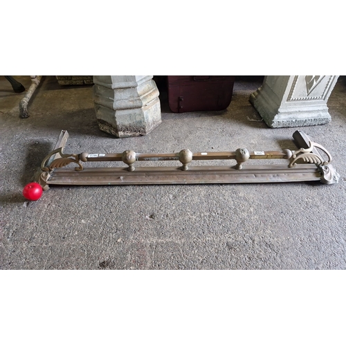 1073 - Brass antique fireplace fender with ornate detailing. Approximately 152 cm long. Victorian period.