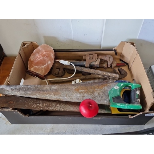 1078 - Mixed lot including vintage hand tools and a Himalayan salt lamp with wood base.