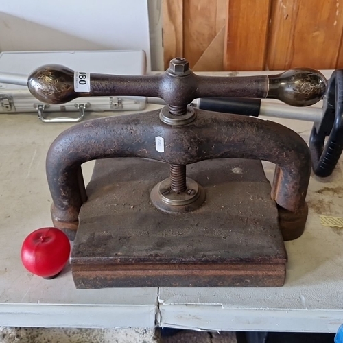 1080 - Star lot : Cast iron book press with wooden base from the Victorian era. Approximately 12 inches wid... 