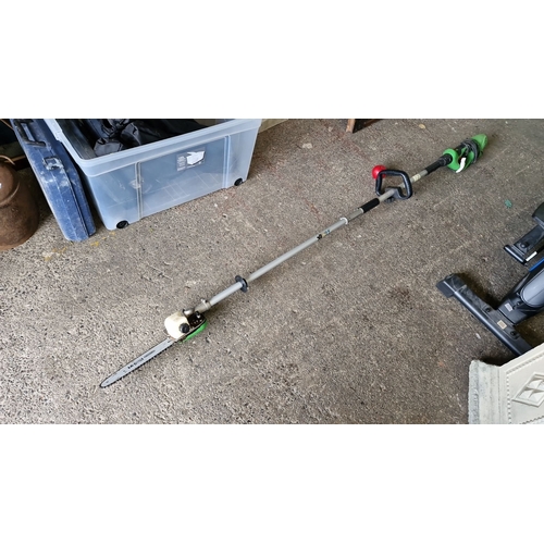 1082 - Extendable pole chainsaw featuring an Oregon Double Guard 91 bar. Includes ergonomic handle.