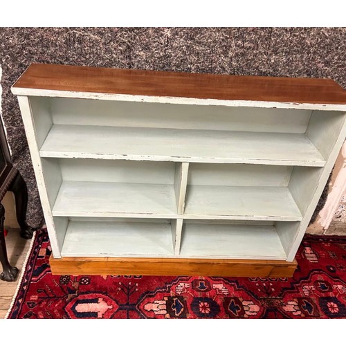 1207 - Star Lot : A good open bookshelf  with 5 compartments for books