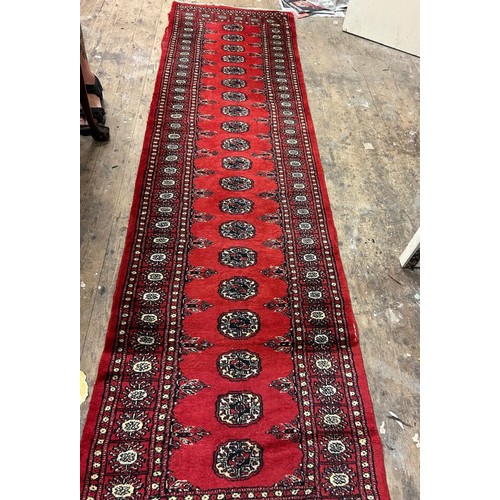 1219 - Star lot : A fabulous genuine Pakistan hand knotted 100% wool runner In red and and cream..298cm x 7... 