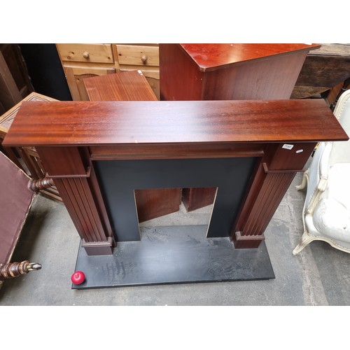 1188 - A lovely mahogany fireplace surround. In nice condition.