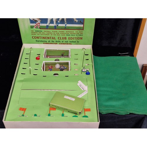 110 - A vintage Subbuteo table soccer / football club edition game in original box. Includes goals, felt p... 