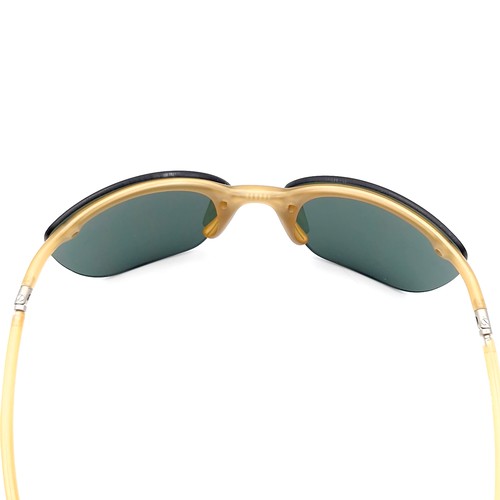 15 - A pair of Prada sunglasses - serial references to frame. Lenses in good, clean condition. Comes in o... 