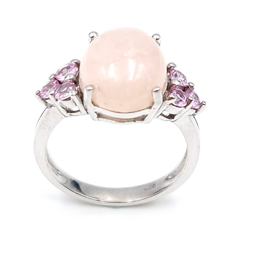 27 - A lovely pink rose quartz cabochon stone ring with gem set accents mounted in sterling silver. Size ... 