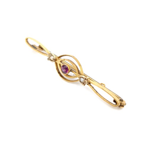 407 - A nine carat gold amethyst and pearl brooch (Marks to clasp). Length - 5 cms. Weight - 1.74 grams. P... 