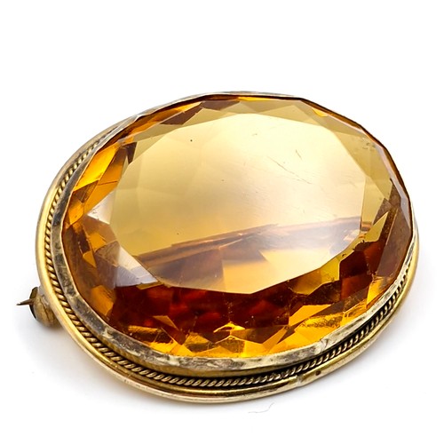 434 - A fine quality antique pinch beck mounted citrine stone brooch. Pin intact. Dimensions: 3.5 x 3 cms.... 