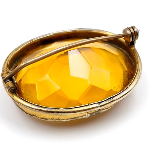 434 - A fine quality antique pinch beck mounted citrine stone brooch. Pin intact. Dimensions: 3.5 x 3 cms.... 