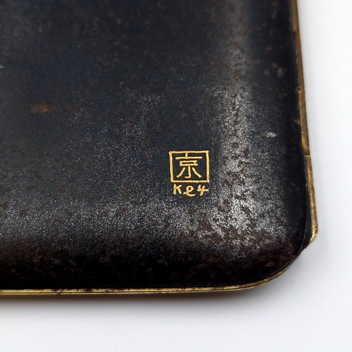 441 - A vintage enamelled Japanese cigarette case with silver and gold inlay set with Japanese mark. Dimen... 