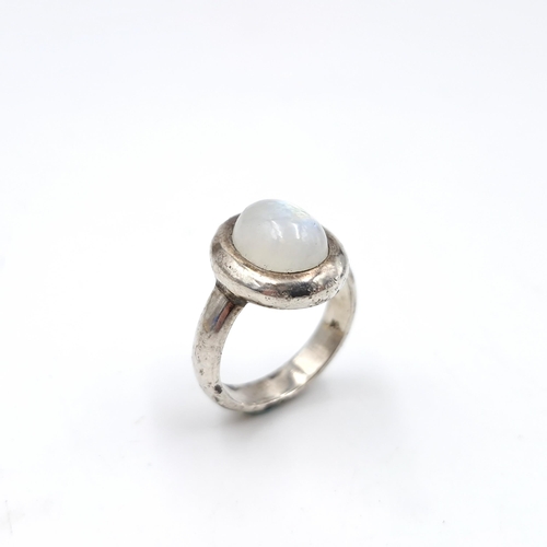 45 - A nice example of a moon stone cabochon cut ring set in sterling silver. Ring size - N. Weight - 6.4... 