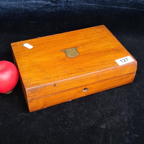 127 - A beautiful golden mahogany antique writing slope featuring leather writing surface and brass cartou... 