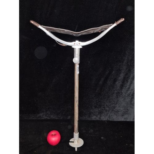 268 - A charming vintage shooting stick with leather seat.