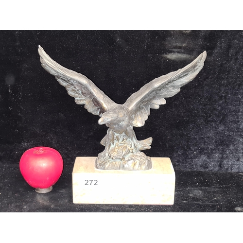 272 - Star lot : A stunning heavy bronze eagle mounted on a solid marble base. Impressive piece.