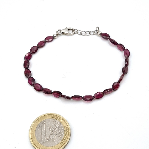 481 - A red tourmaline gemstone bracelet set with silver (925) lobster clasp.