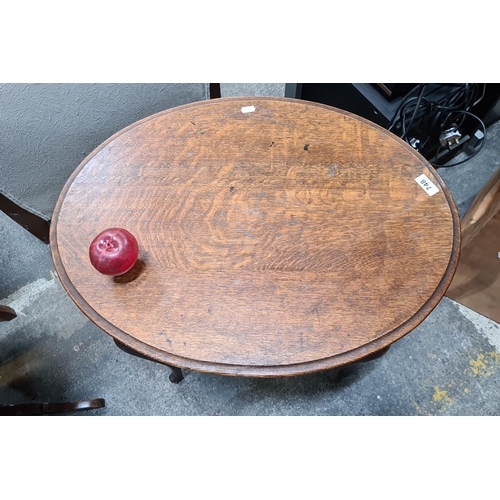 748 - Round oak occasional table with cabriole legs and lower shelf, featuring a warm patina, from the ear... 