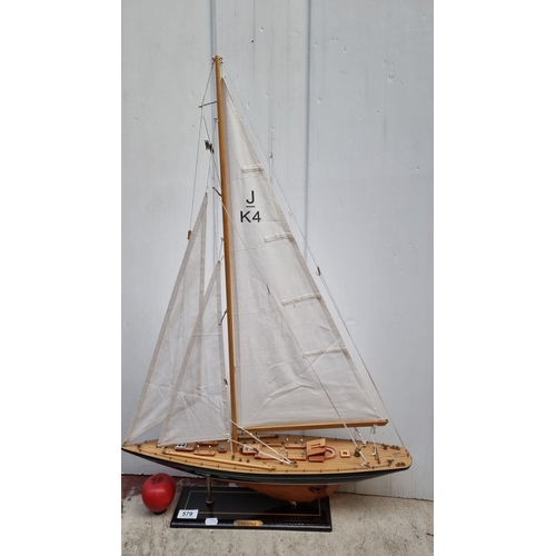 579 - Model yacht 