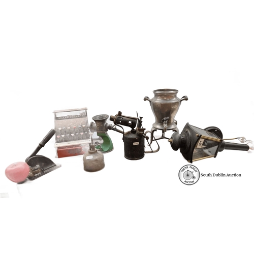 597 - Mixed vintage collection: includes Spong & Co. Ltd meat grinder with model 601 from England, antique... 