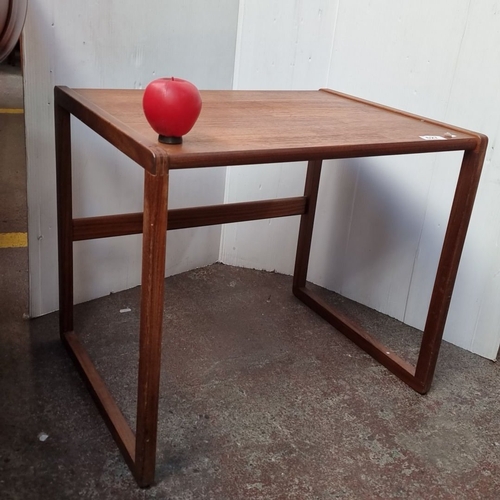 627 - Mid-Century Modern side table in teak wood, featuring clean lines and minimalist design.