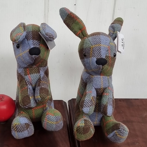 653 - Pair of wool tartan fabric very heavy doorstops in dog and rabbit shapes. Dimensions: 10cm x 20cm x ... 