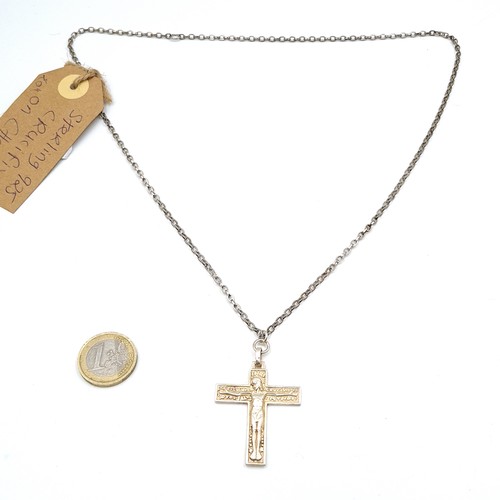 484 - A long vintage crucifix cross pendant and chain. Length of chain - 58cm.