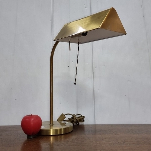 667 - Brass banker-style desk lamp with pull chain, featuring an angular shade. Electric plug included.