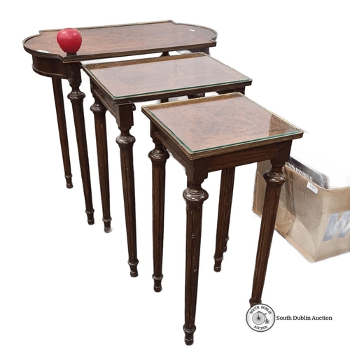 765 - Set of three nesting tables, from the early 20th century, featuring inlaid wood tops and turned legs... 