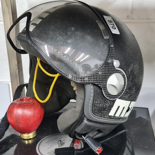 870 - An E3 Momo Design motorcycle helmet size XL.