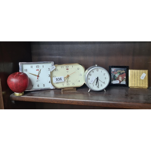 936 - Five items including three alarm clocks and two compact mirrors.