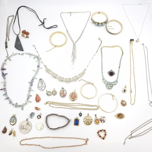 1053 - An excellent selection fo costume jewellery including gold toned bracelets etc