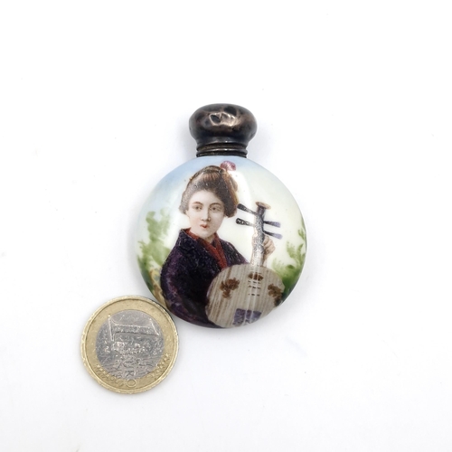 1062 - A very pretty hand painted Japanese scent bottle with sterling silver hallmarked top. (lovely image)