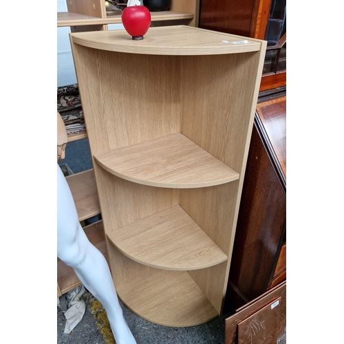 1161 - Corner shelving unit, light oak finish. Approximately 90 cm tall, 45 cm wide, 30 cm deep. Features t... 