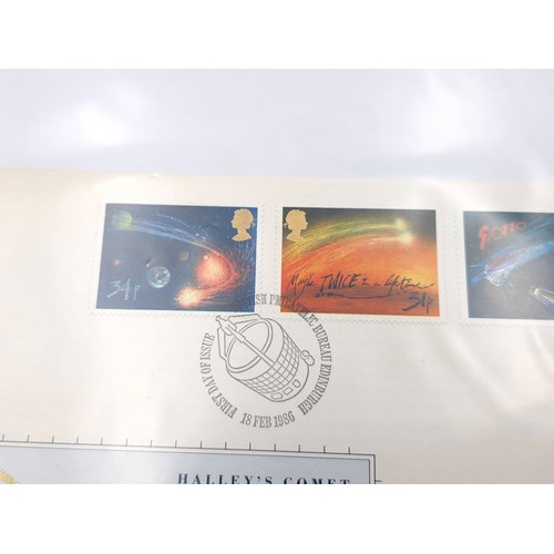 1037 - A fine large collection of Queen Elizabeth the 2nd commerative first day covers from the 1980s inclu... 