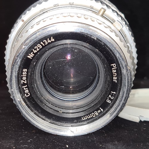 286 - Star Lot: A fantastic Hasselblad Carl Zeiss  Planar lens in silver in good condition with original b... 