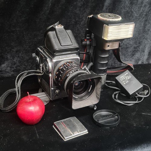 288 - Super Star Lot : A Hasselblad 500 EL/M medium format camera.
Comes with a Carl Zeiss Distagon 50mm f... 