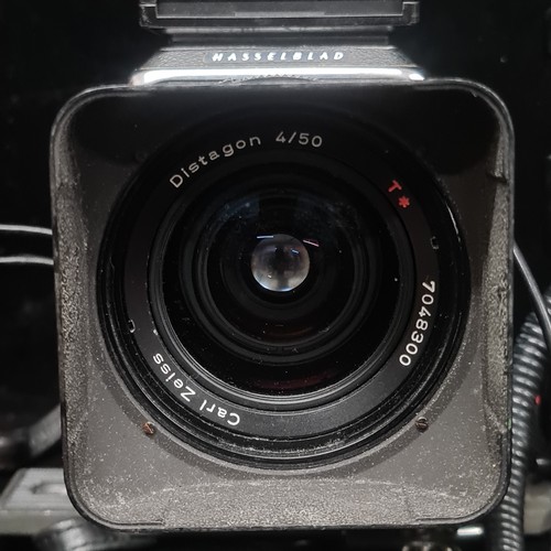 288 - Super Star Lot : A Hasselblad 500 EL/M medium format camera.
Comes with a Carl Zeiss Distagon 50mm f... 