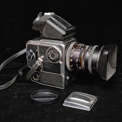 288 - Super Star Lot : A Hasselblad 500 EL/M medium format camera.
Comes with a Carl Zeiss Distagon 50mm f... 