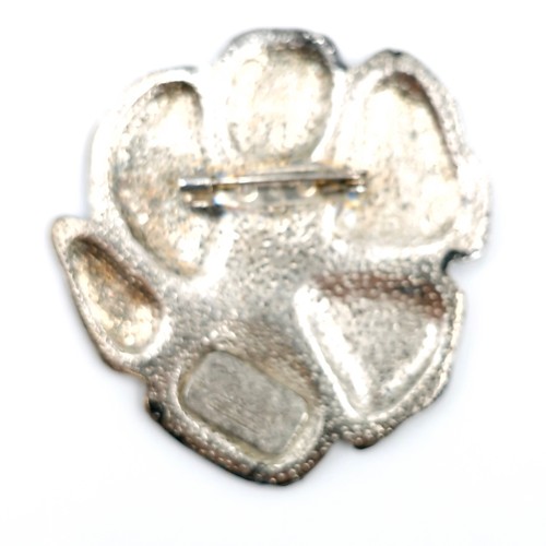 28 - A designer Cacharel vintage 80s silver toned brooch in the shape of a flower. Marked. Pin intact. Di... 