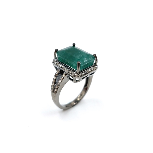 560 - Star lot : A very impressive 7 carat emerald ring with .85 carat diamond surround and shoulders set ... 