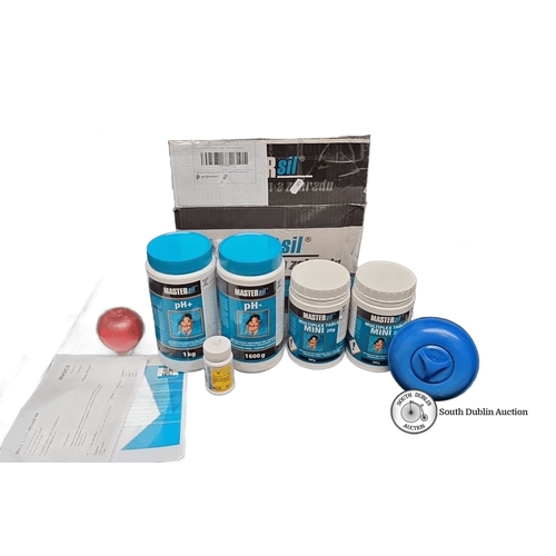 661 - Pool maintenance set includes 2 MasterSil pH+ and pH- containers (1600g), multi-purpose tablets, and... 