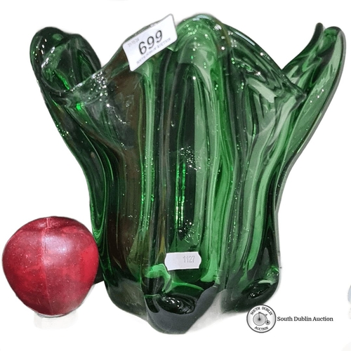 699 - Green Murano glass vase, hand-formed with a flowing design, from the mid-20th century. Vibrant emera... 