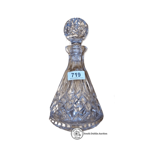 719 - A beautiful Waterford Cut glass decanter with faceted stopper and intricate diamond pattern design. ... 