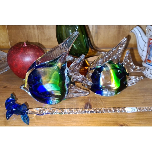 724 - Murano glass sculpture set includes a green and amber swan, two vibrant fish, and a glass cane. The ... 