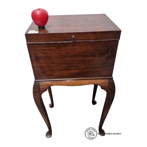 771 - Mahogany sewing box on Queen Anne-style legs, featuring a hinged lid with silk-lined interior. Early... 