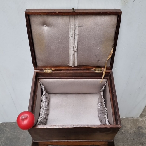 771 - Mahogany sewing box on Queen Anne-style legs, featuring a hinged lid with silk-lined interior. Early... 