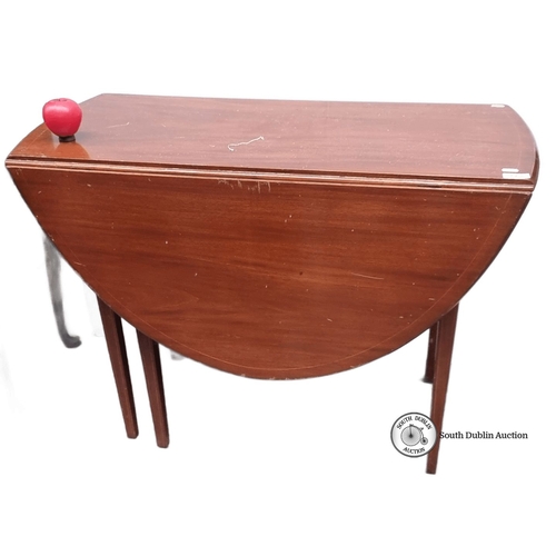 772 - Mid-Century Modern drop-leaf dining table, mahogany veneer, with expandable feature. Classic, functi... 