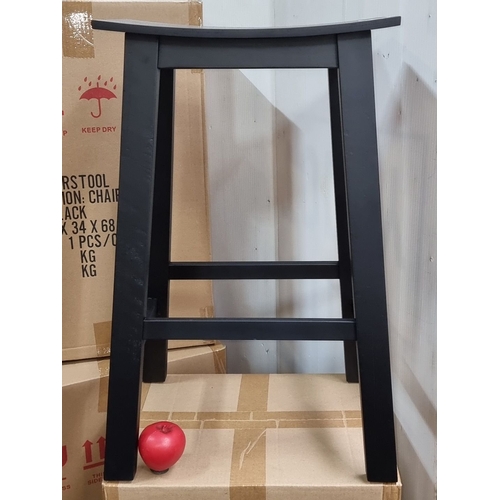 779 - Set of 3 brand new black barstools, contemporary style, model: Barstool. Dimensions: 45 x 34 x 68 cm... 