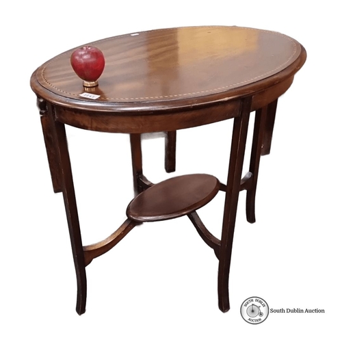 1261 - Oval mahogany side table, from the early 20th century, features delicate inlay detail and a lower sh... 