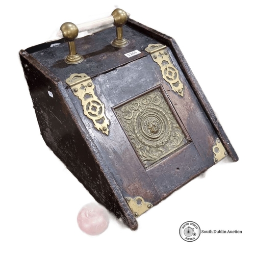 1265 - Victorian oak and brass coal scuttle features ornate detailing and a sturdy top handle. It has a hin... 